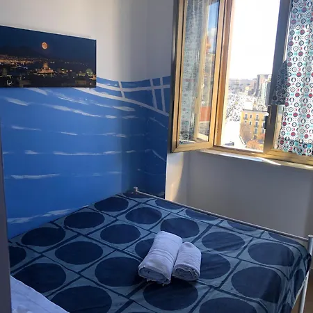 Marina Sky 8 Neapel