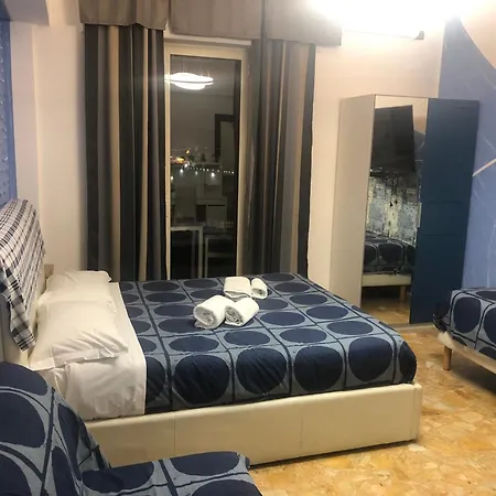 Marina Sky 8 Nápoles