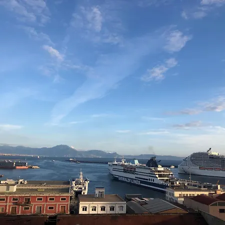 Marina Sky 8 Neapel