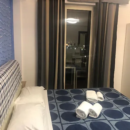 Marina Sky 8 * Nápoles