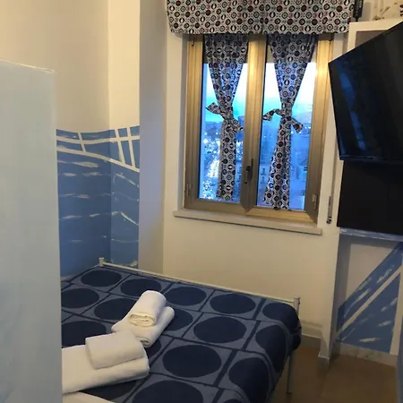 Marina Sky 8 招待所 4*