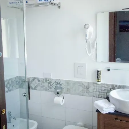 Marina Sky 8 招待所 4*